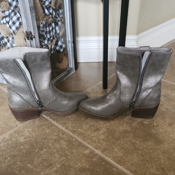Malibu Blowfish Silver Embroidered Ankle Boots Sz 6 - Picture 2 of 12